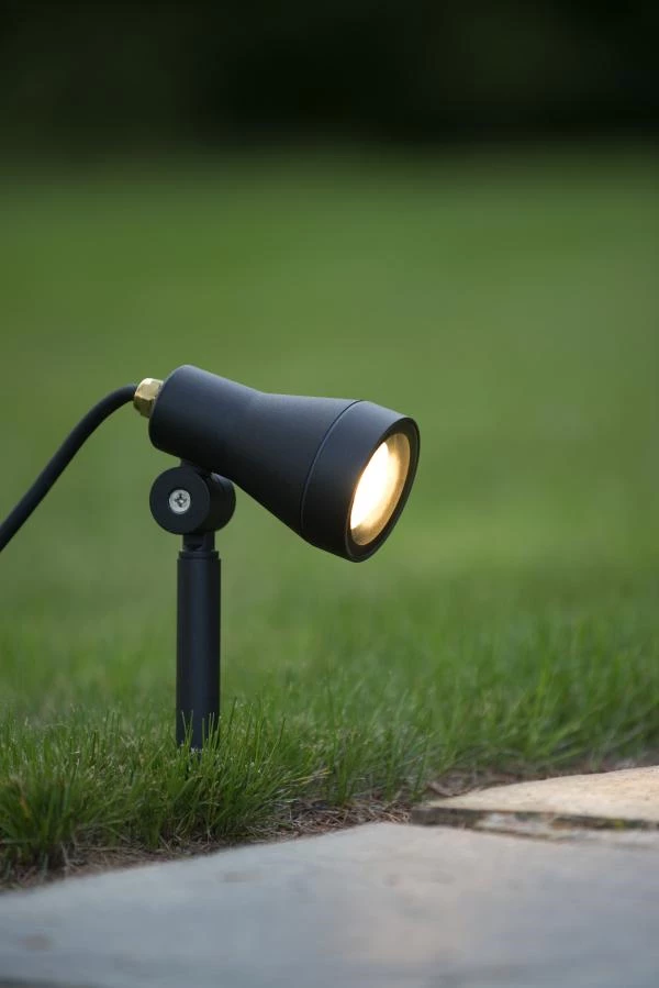 Lucide SPIKE - Gartenstrahler - Ø 6,5 cm - LED Dim. - GU10 - 1x5W 3000K - IP54 - Schwarz - Atmosphäre 1